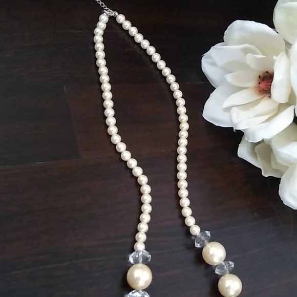 Stunning Pearlesque Statement Necklace - Picture 2 of 8